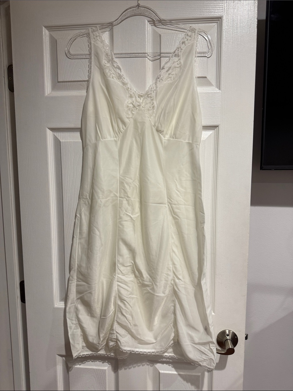 Elegant Lace-Trim Chemise Slip in Cream 51